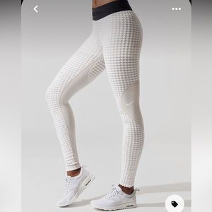 Nike | Off White Pro Hyperwarm Training Fleece Legging